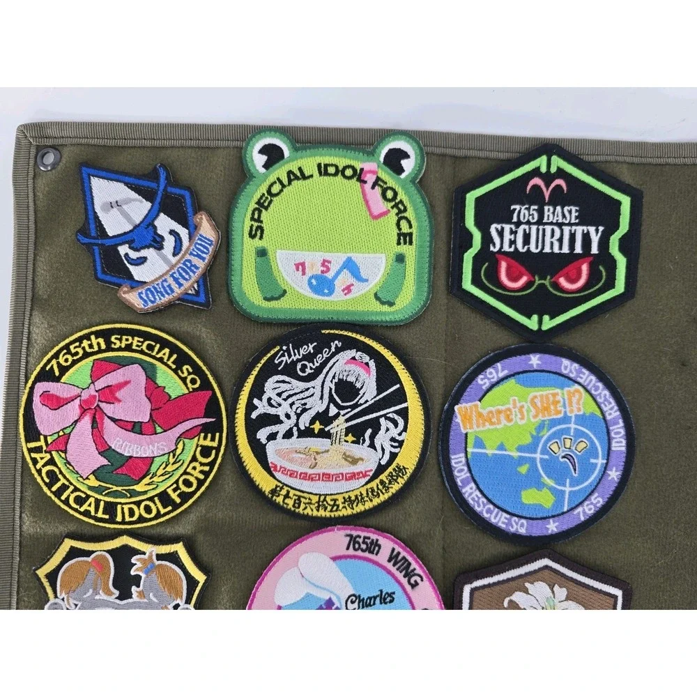 26 Lot AWESOME Hook And Loop Patches! W/ Patch Board - Anime,‎ 765, Army, Cat